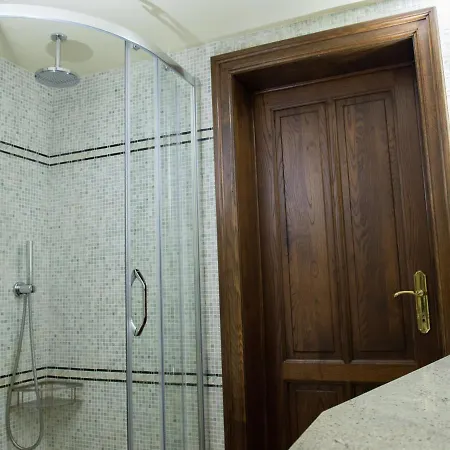 Spacious And Well Cared-for House With A Panoramic View, Sauna And A Summer Pool בית נופש