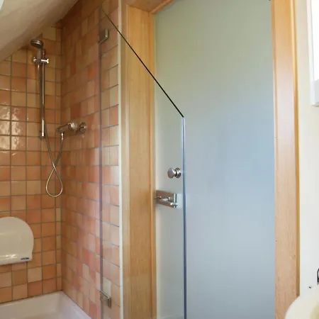Spacious And Well Cared-for House With A Panoramic View, Sauna And A Summer Pool * סטומונט